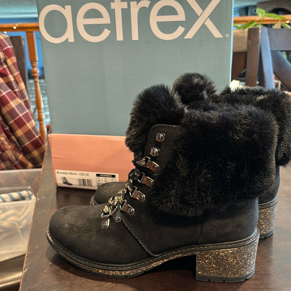 Black boots with fur size 8 1/2 super cute